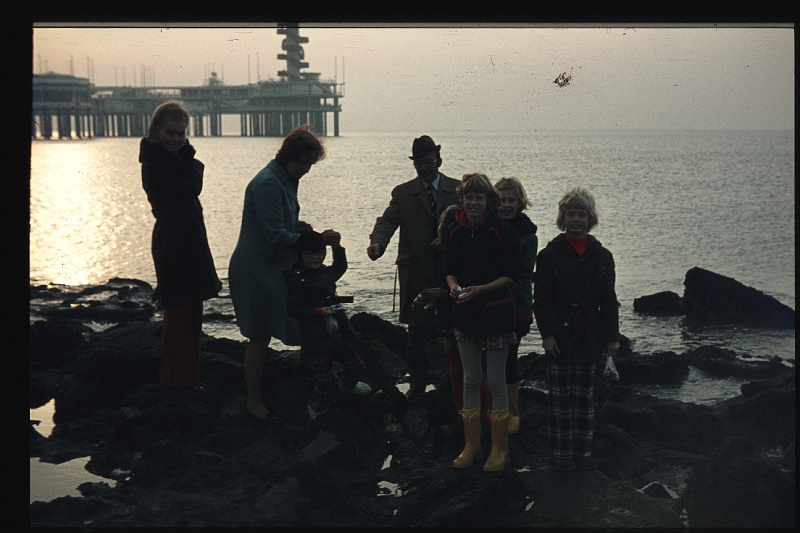 15.Scheveningen nov 1973 Mama,Herman,Traude,Brigitte,Marion,P.JPG